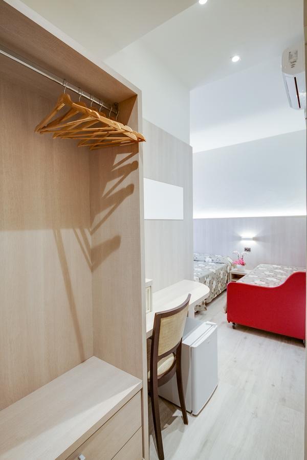 Hotel Barbiani Rimini Exteriör bild