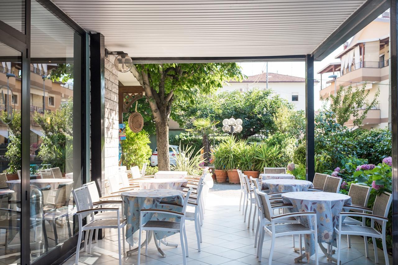 Hotel Barbiani Rimini Exteriör bild